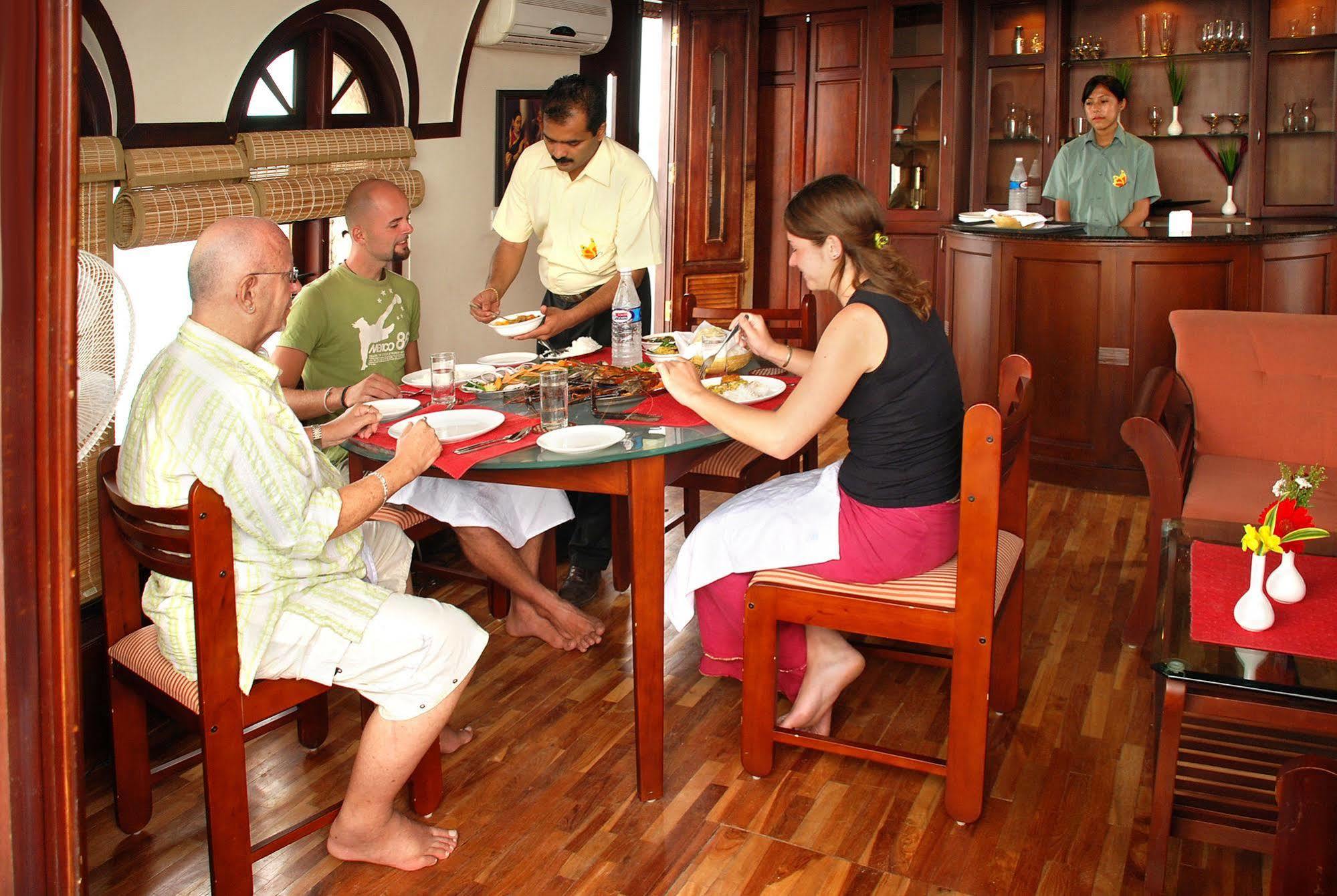 Lemon Tree Vembanad Lake Resort, Kerala Alappuzha Exterior foto