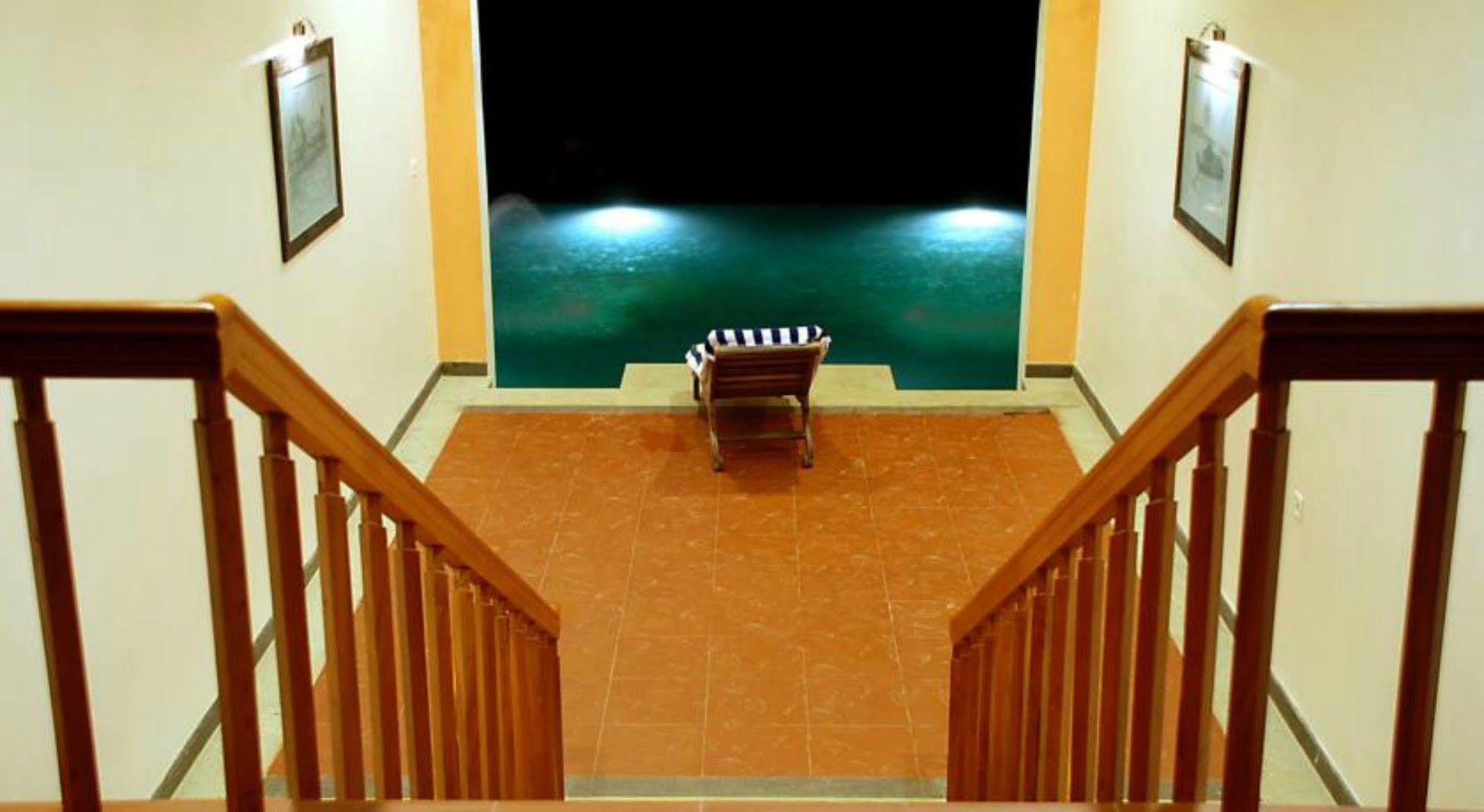 Lemon Tree Vembanad Lake Resort, Kerala Alappuzha Exterior foto